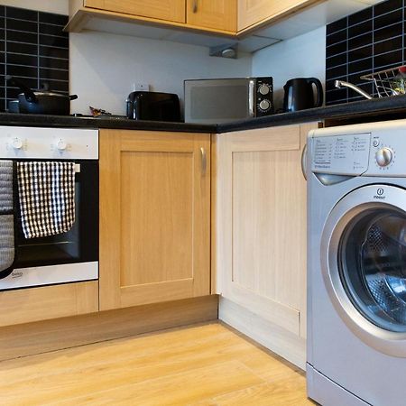 1-Bedroom Apartment With Balcony, Hoddesdon Bagian luar foto