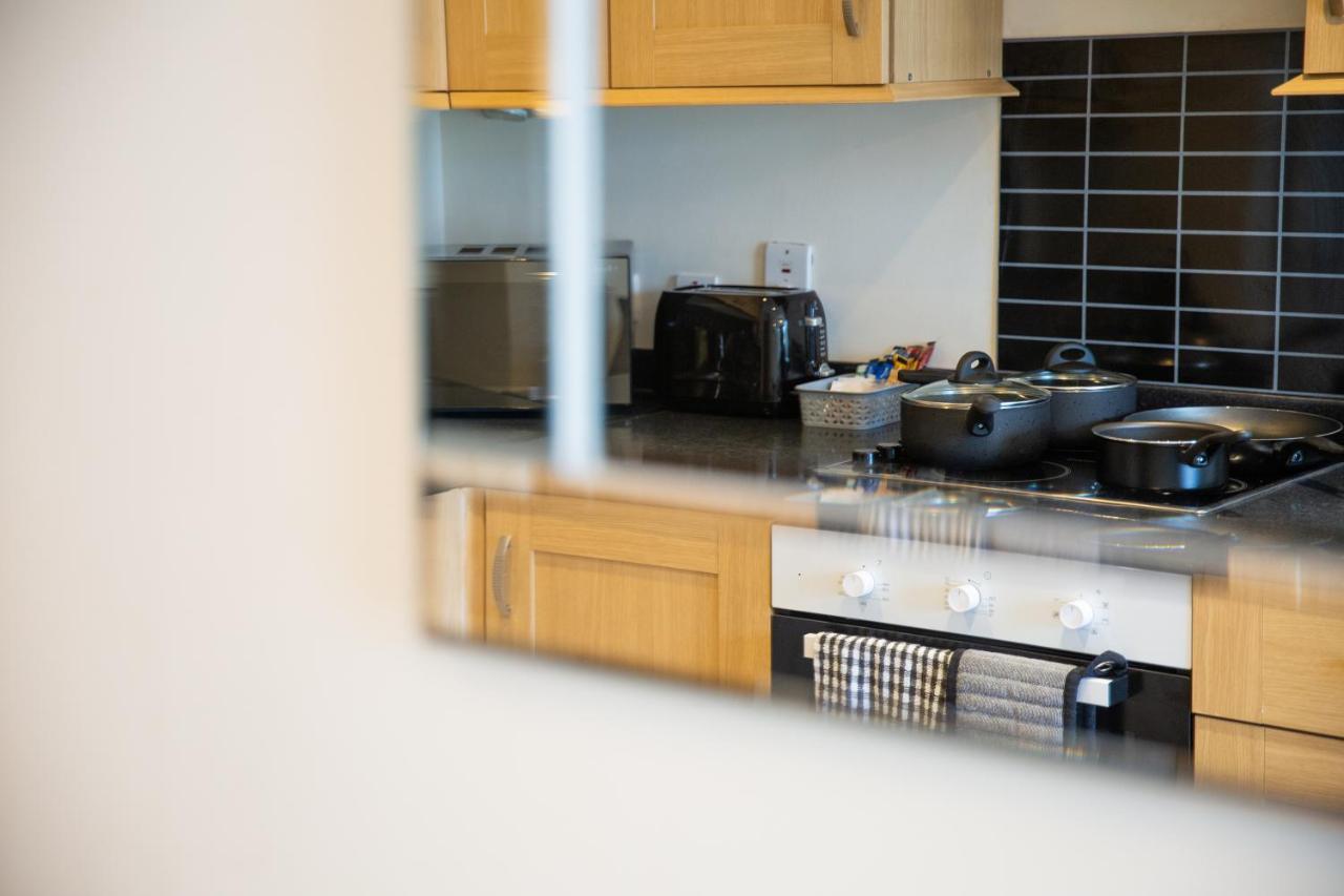 1-Bedroom Apartment With Balcony, Hoddesdon Bagian luar foto