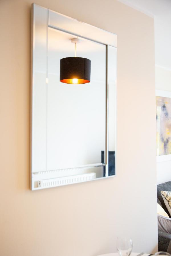 1-Bedroom Apartment With Balcony, Hoddesdon Bagian luar foto