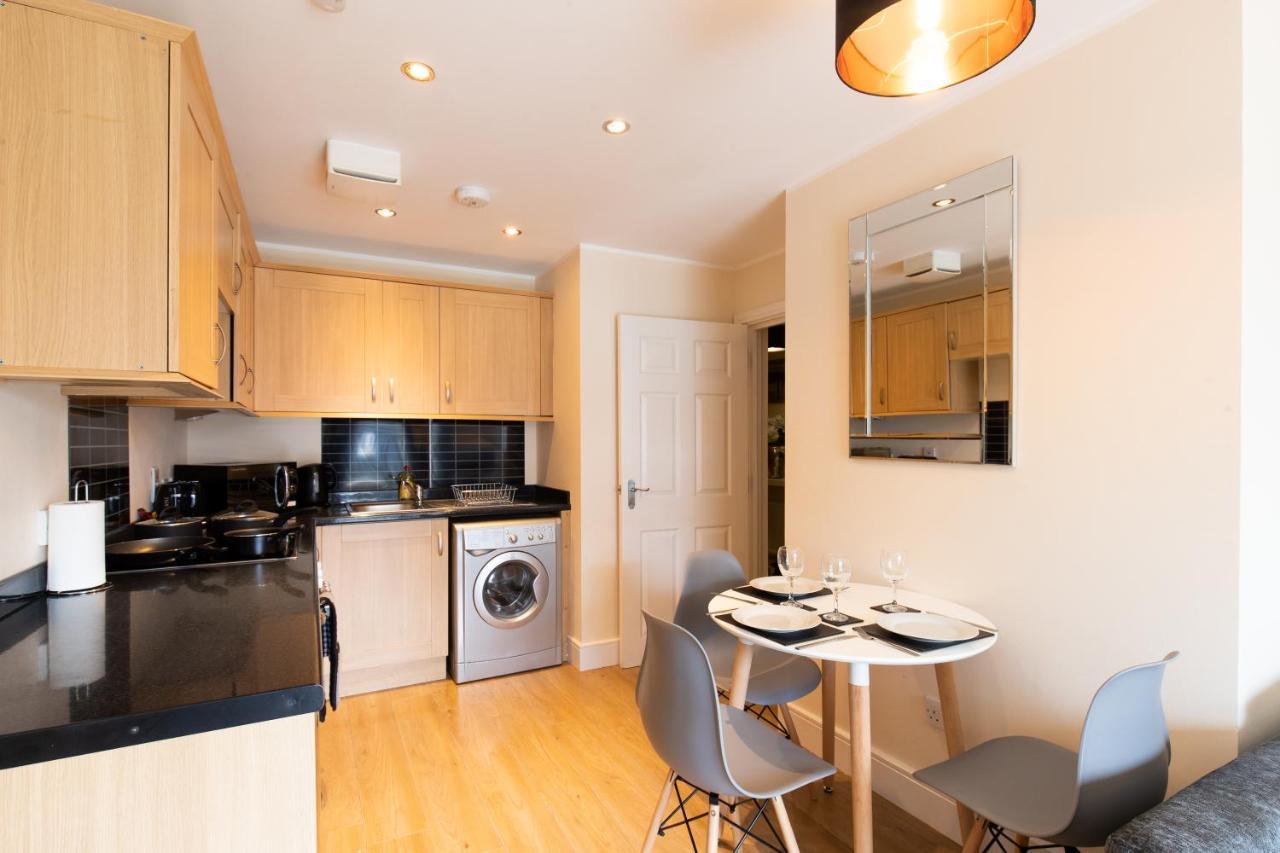 1-Bedroom Apartment With Balcony, Hoddesdon Bagian luar foto